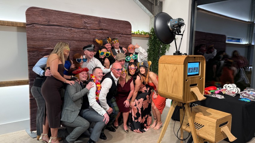 wedding photo booth trends 2026, image of wedding party