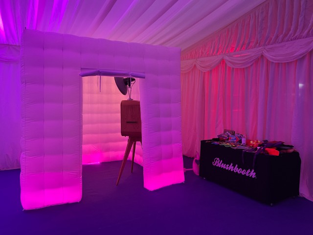 wedding photo booth trends 2026 oak photo booth in bubble booth